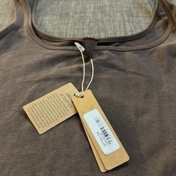 Skims Outdoor Tank Top - Picture 2 of 4